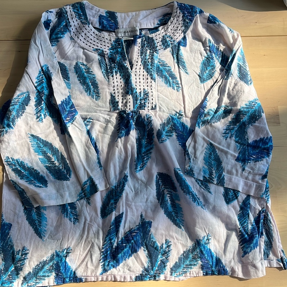 Sag Harbor Women’s Blouse with Feather Print, Extra Large (XL)